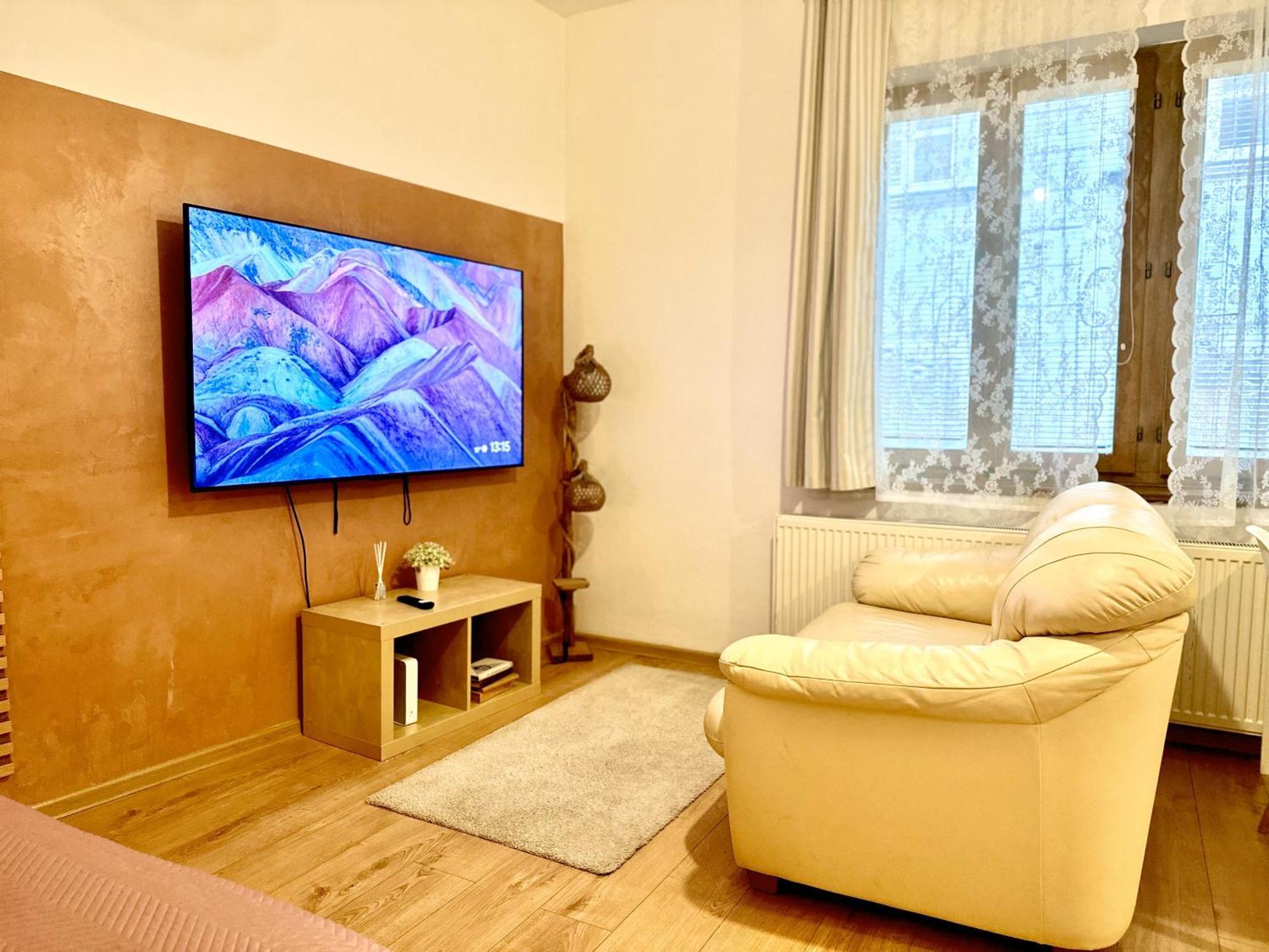 Apartment Kate - Old Town Братислава Екстериор снимка