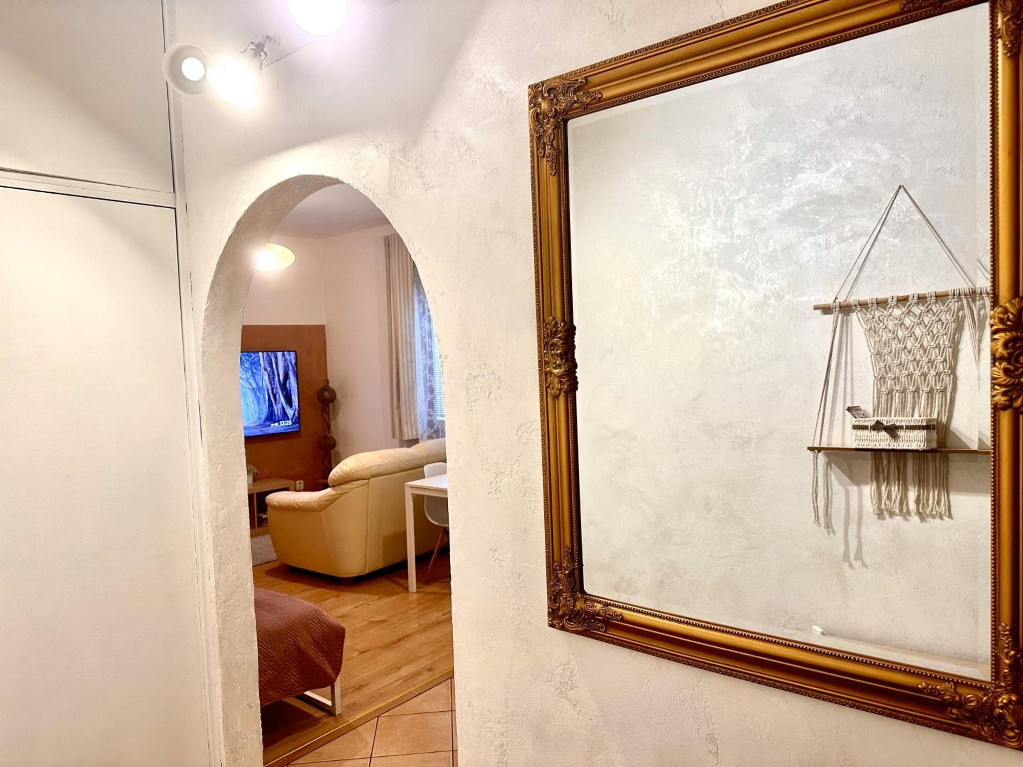 Apartment Kate - Old Town Братислава Екстериор снимка