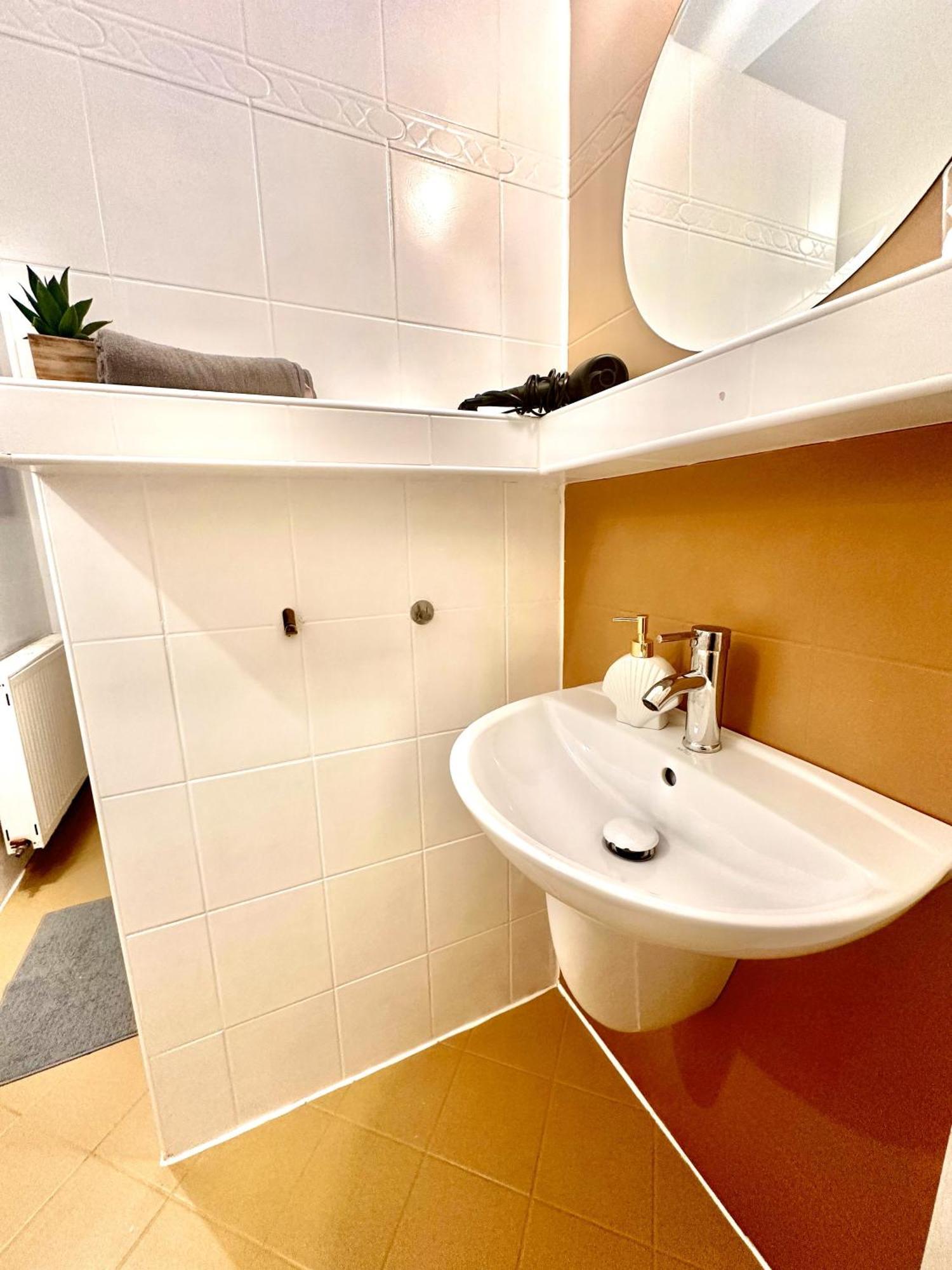 Apartment Kate - Old Town Братислава Екстериор снимка